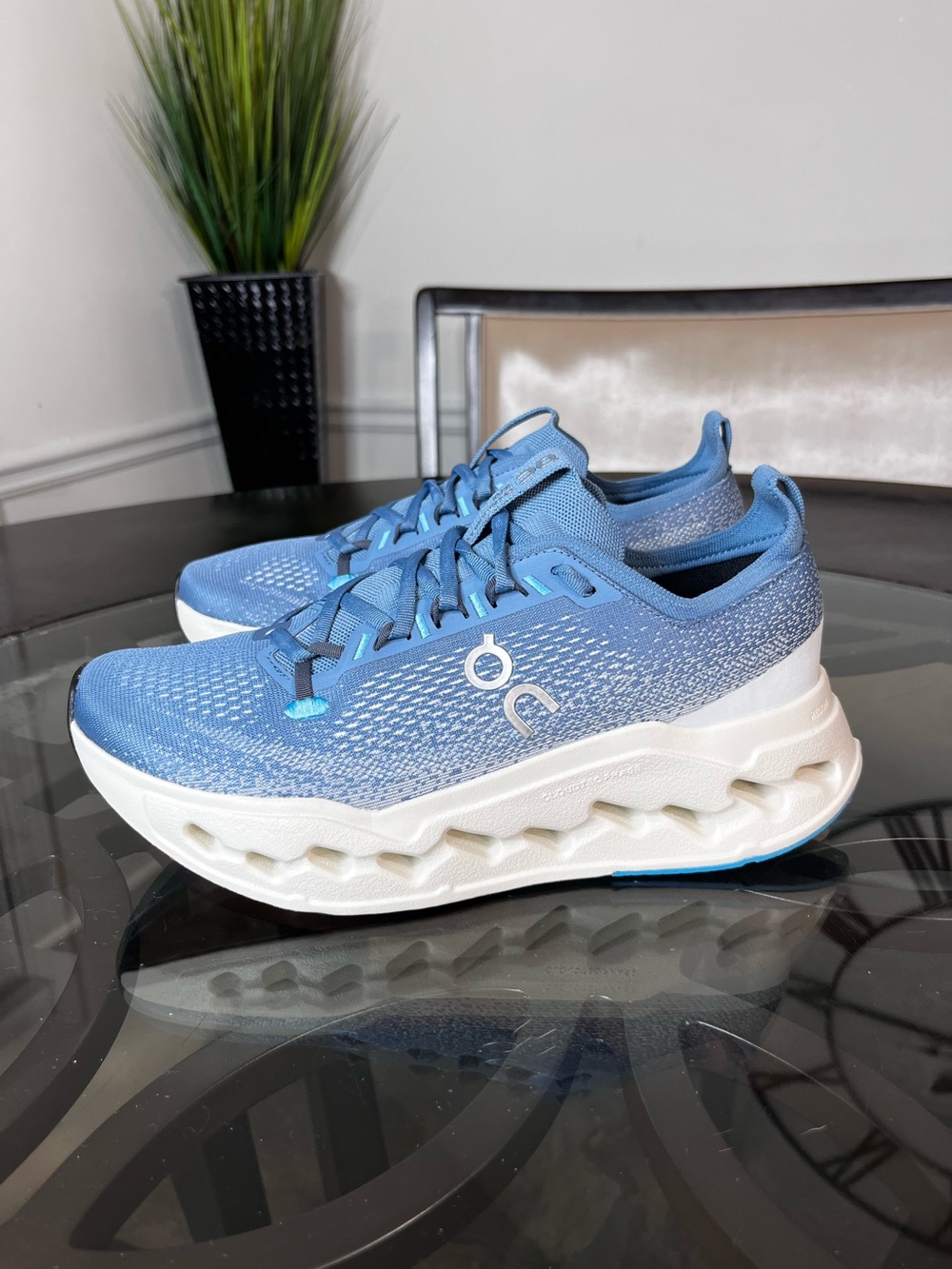 On Men's Cloudsurfer Max Running
Shoes Sz 9 NTW